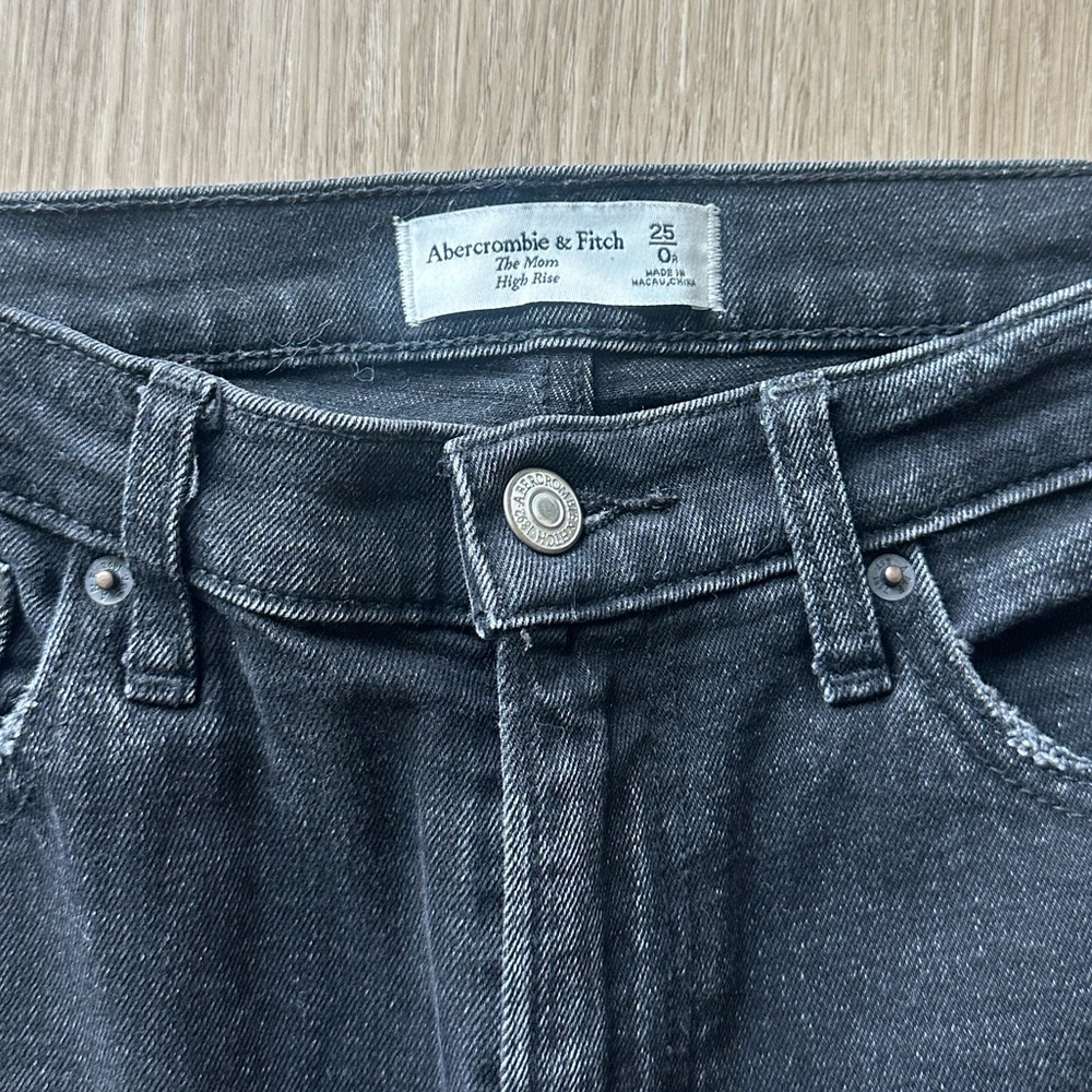 A&F High Rise Mom Jean - Picture 4 of 5